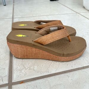 Volatile Women's Palau Flip Flop Sandal Wedge Natural